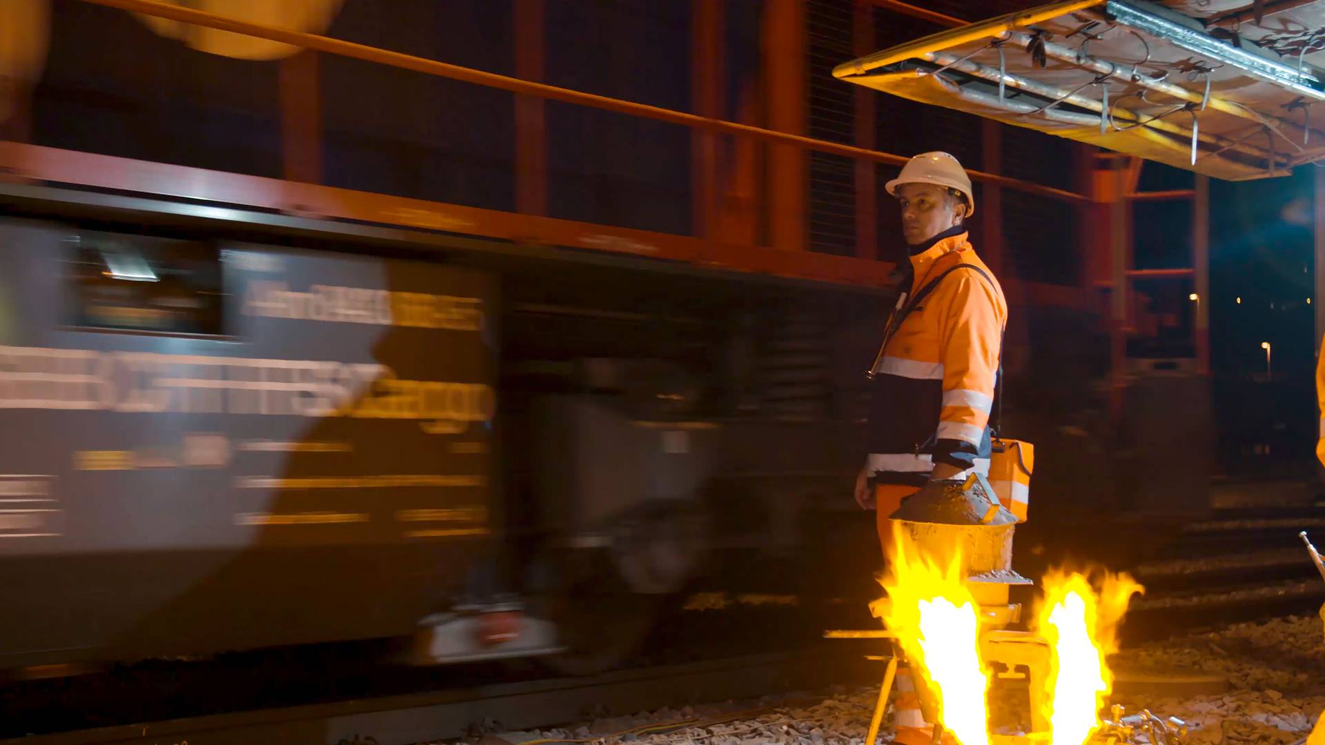 Sersa employee on the track at night