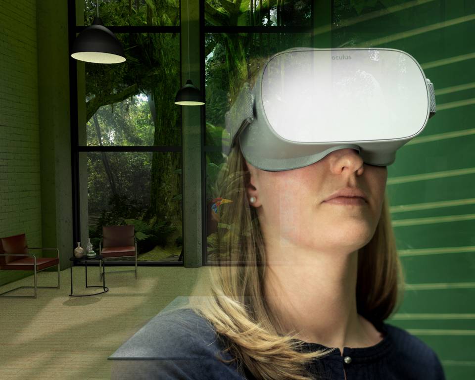 Anwenderin mit VR-Brille