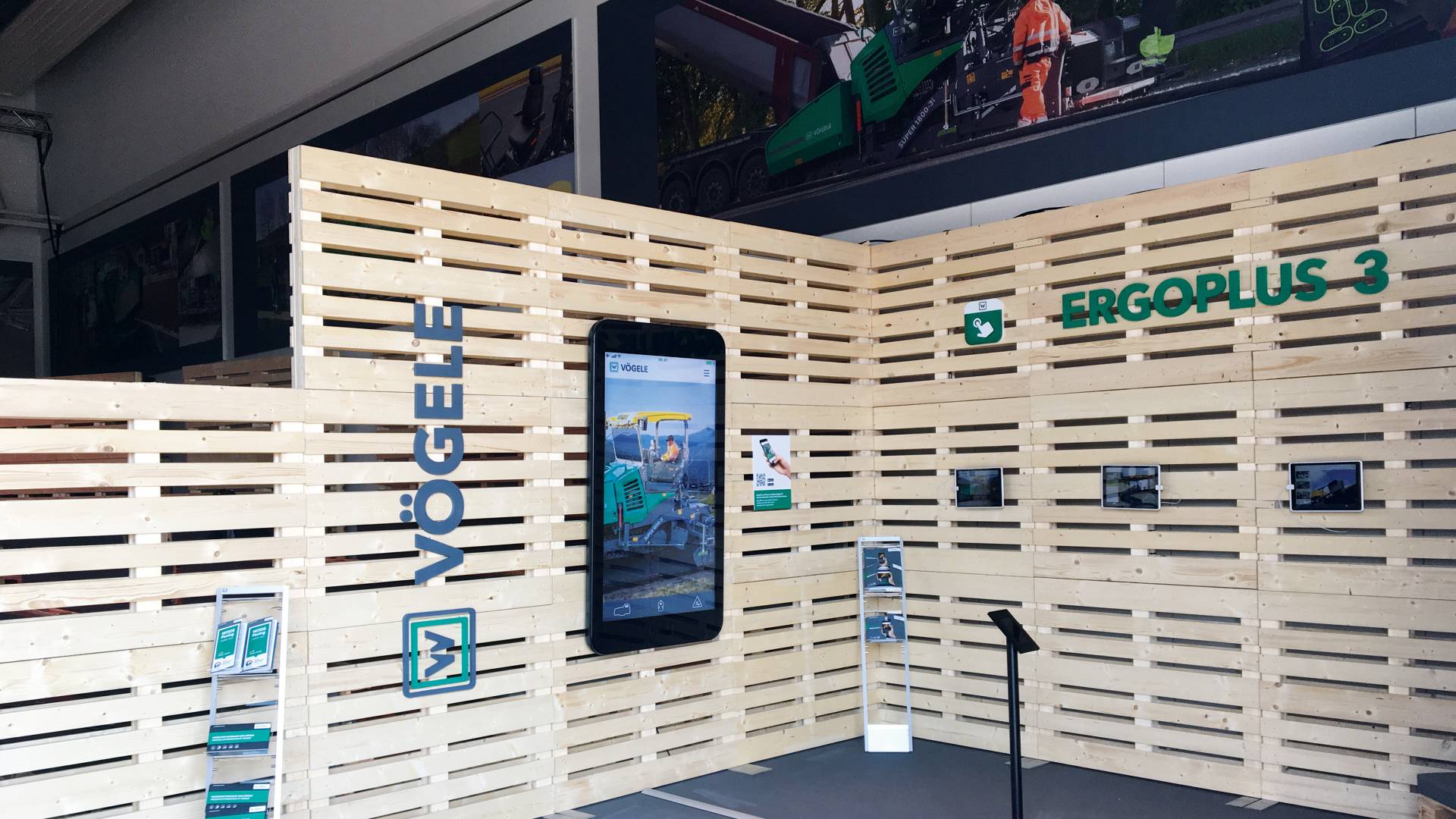 Large smartphone with the Vögele app at the stand