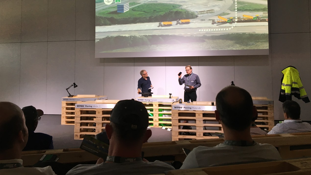 Two speakers at the Vögele stand