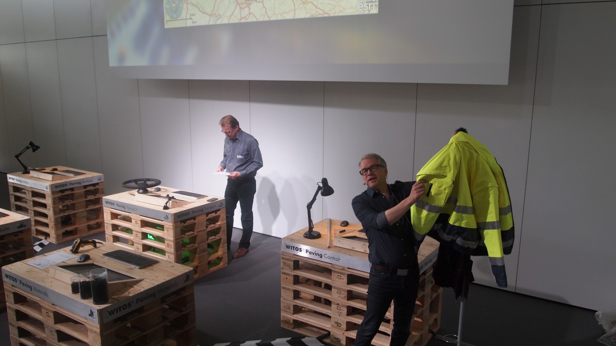 Two speakers at the Vögele stand